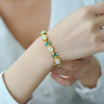 Romantic Gold Bracelet for Special Moments
