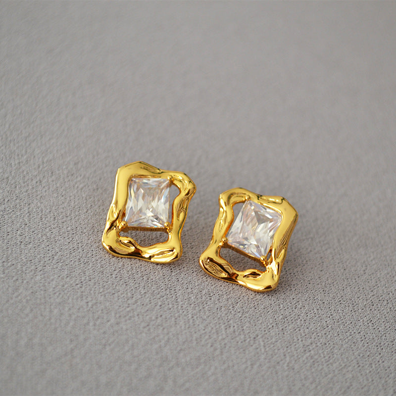 Beautiful Gold Earring with Unique Style