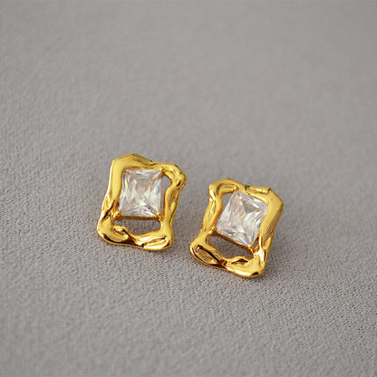 Beautiful Gold Earring with Unique Style