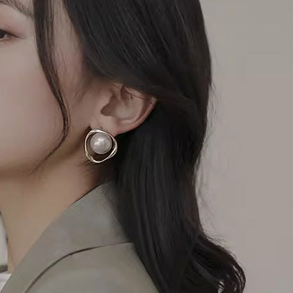 Romantic Pearl Earring for Special Moments