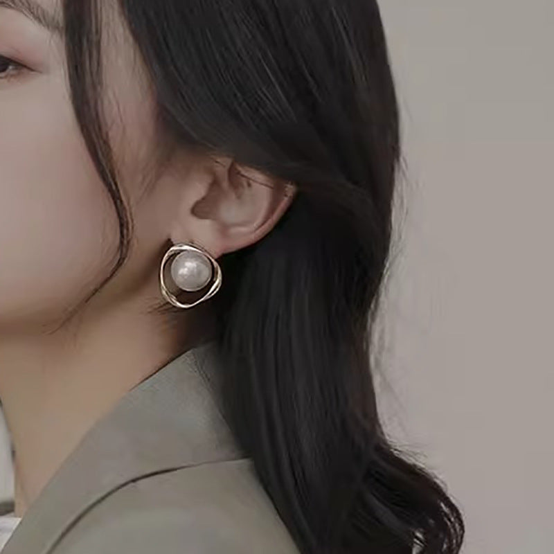 Romantic Pearl Earring for Special Moments
