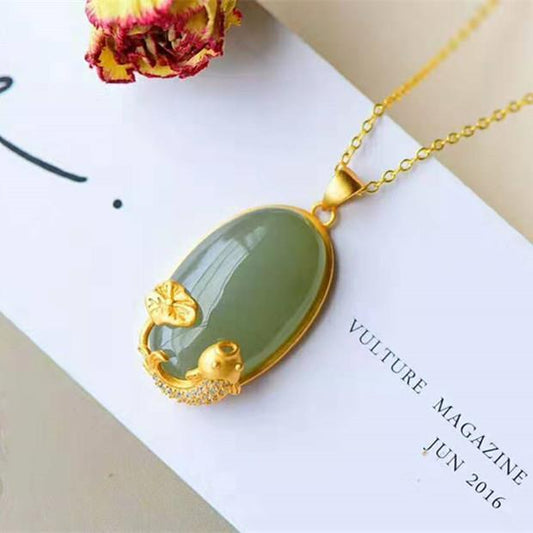 Classic Gold Pendant with Timeless Appeal