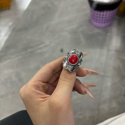 Classic Silver Ring with Timeless Appeal