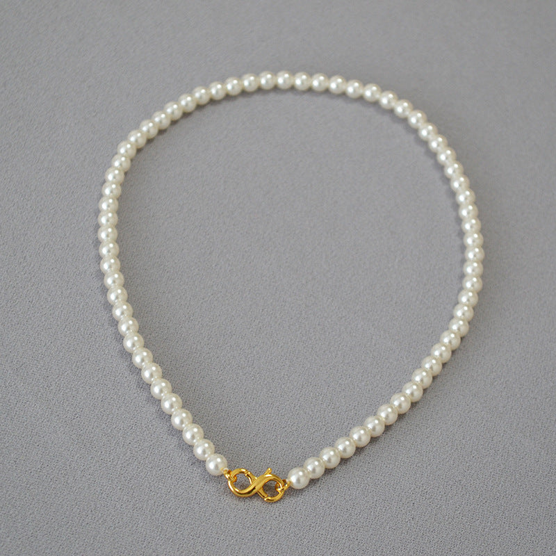 Classic Pearl Necklace with Timeless Appeal