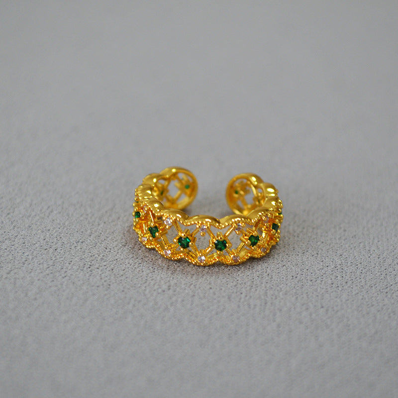 Classic Gold Ring with Timeless Appeal