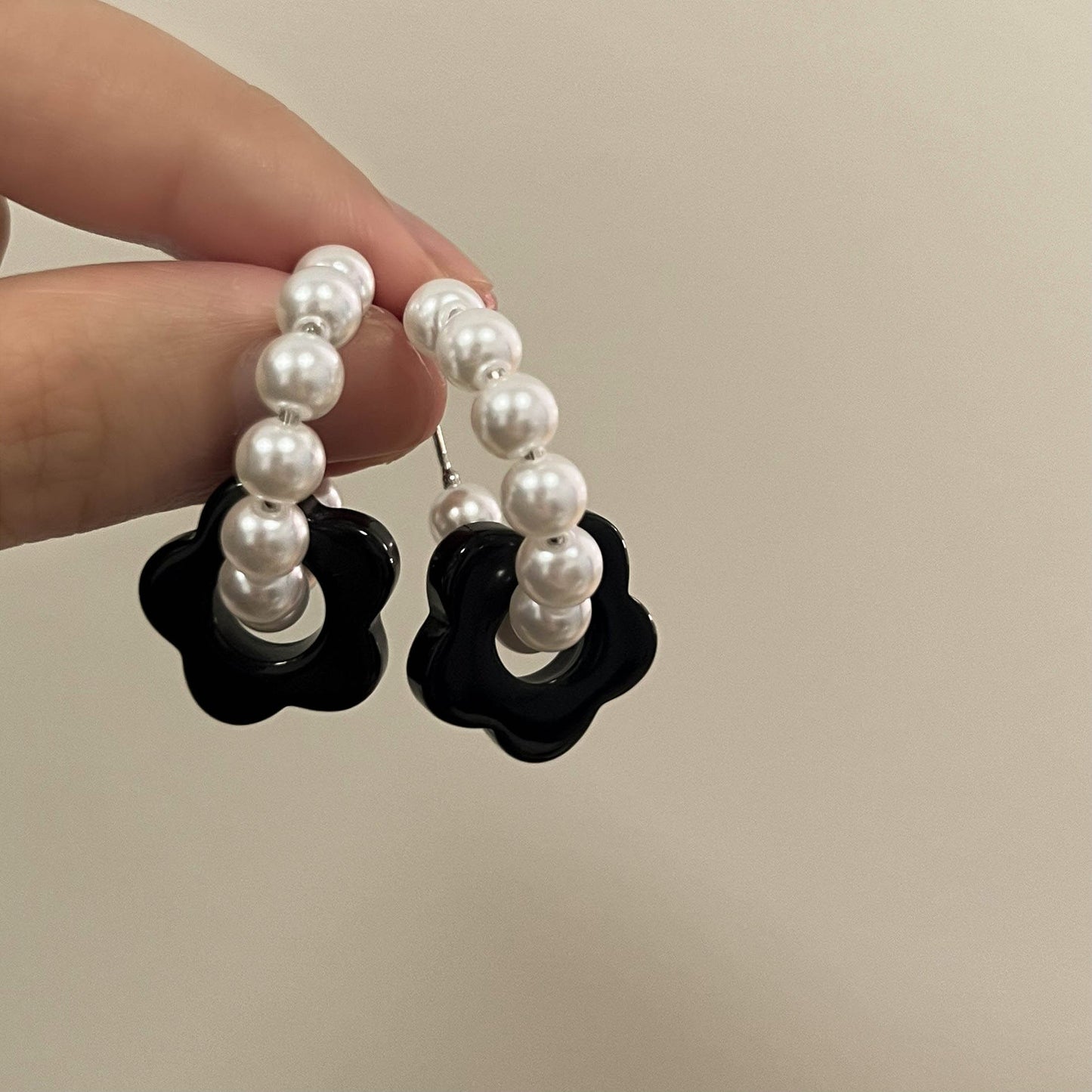 Classic Pearl Earring with Timeless Appeal