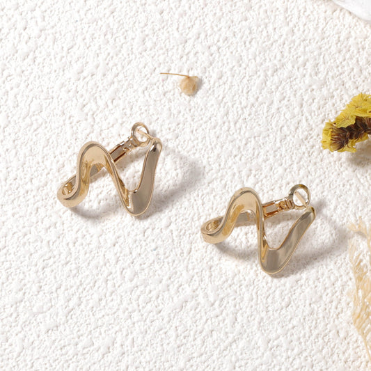 Classic Gold Earring with Timeless Appeal
