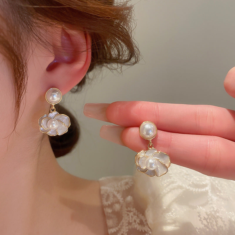 Beautiful Pearl Earring with Unique Style