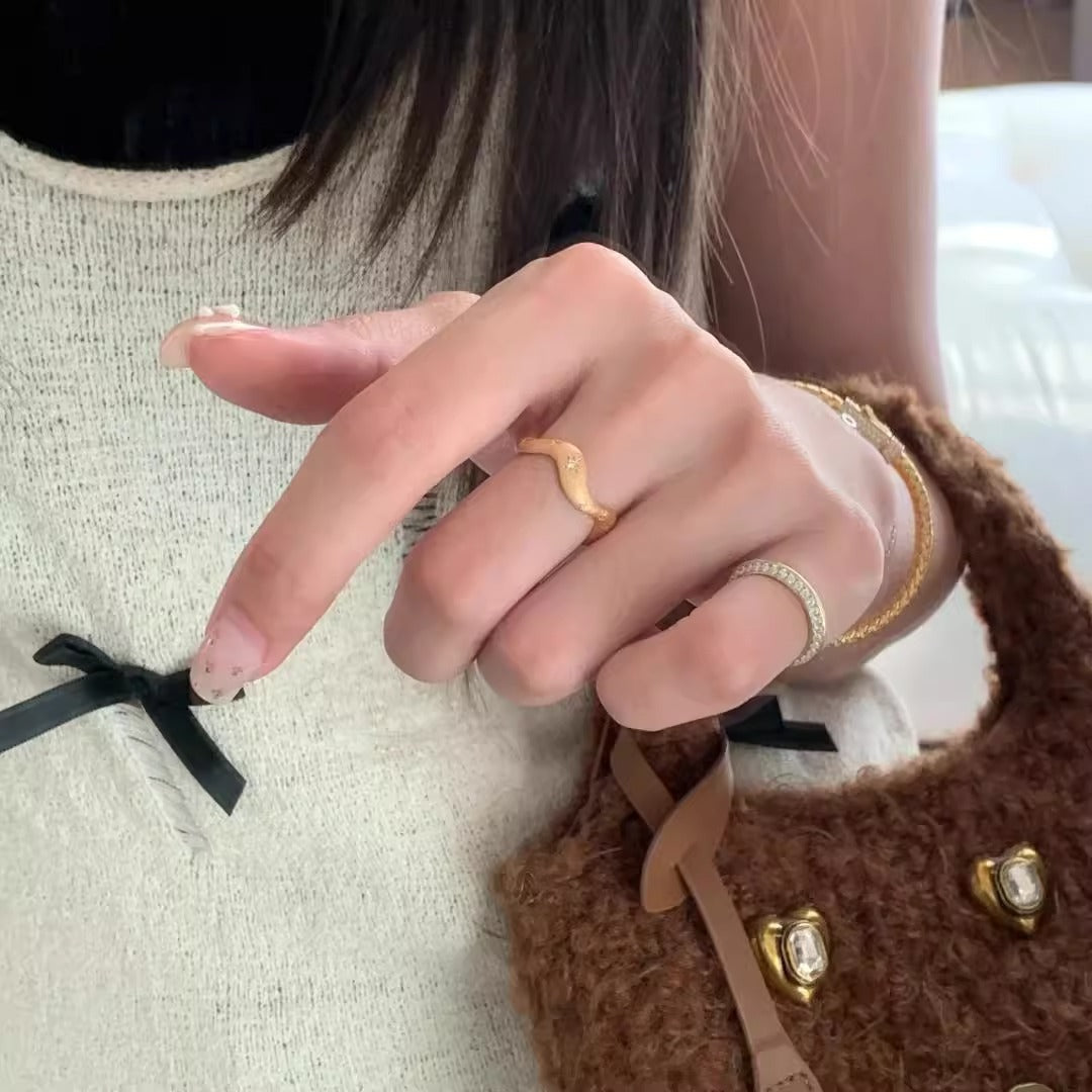 Classic Gold Ring with Timeless Appeal