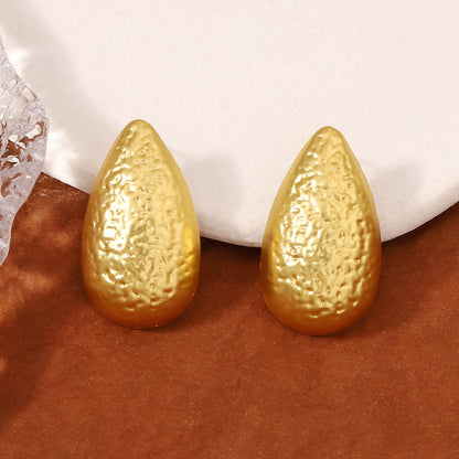 Classic Gold Earring with Timeless Appeal