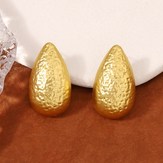 Classic Gold Earring with Timeless Appeal