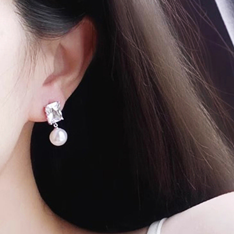 Beautiful Pearl Earring with Unique Style