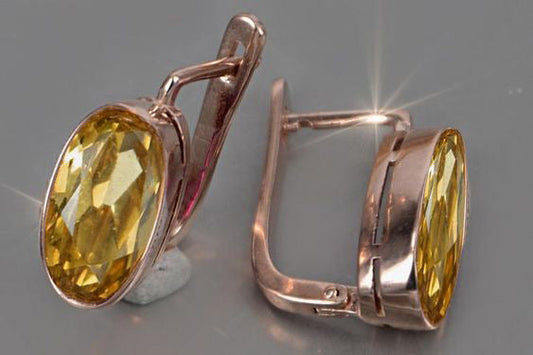 Charming Gold Earring for Any Occasion