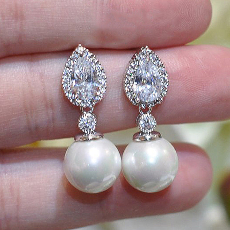 Classic Pearl Earring with Timeless Appeal