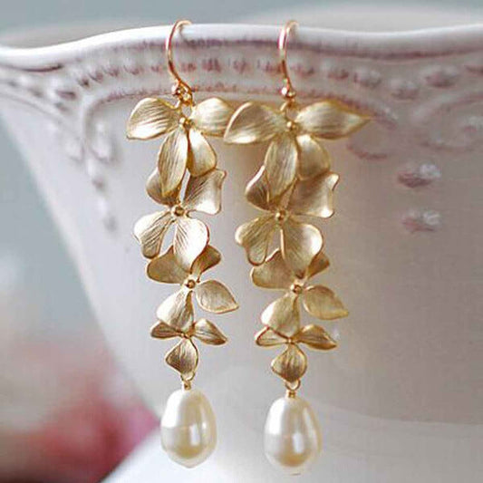 Elegant Gold Earring for Every Occasion