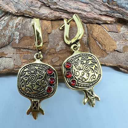 Beautiful Gold Earring with Unique Style