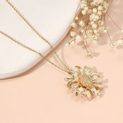Beautiful Gold Necklace with Unique Style
