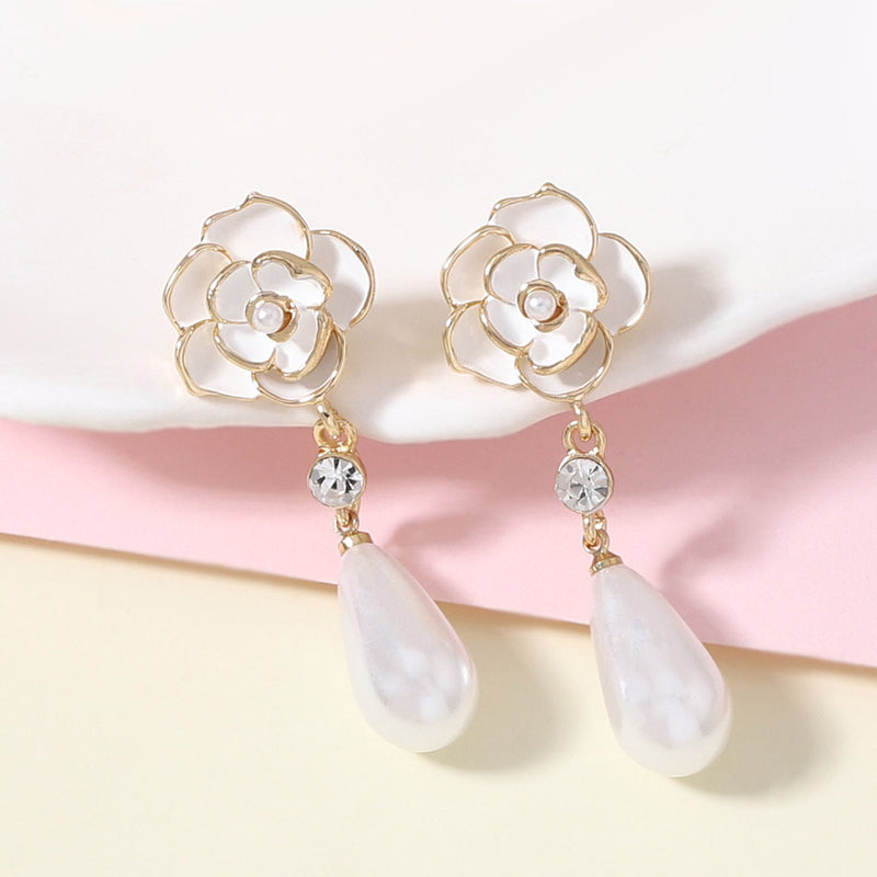 Romantic Pearl Earring for Special Moments