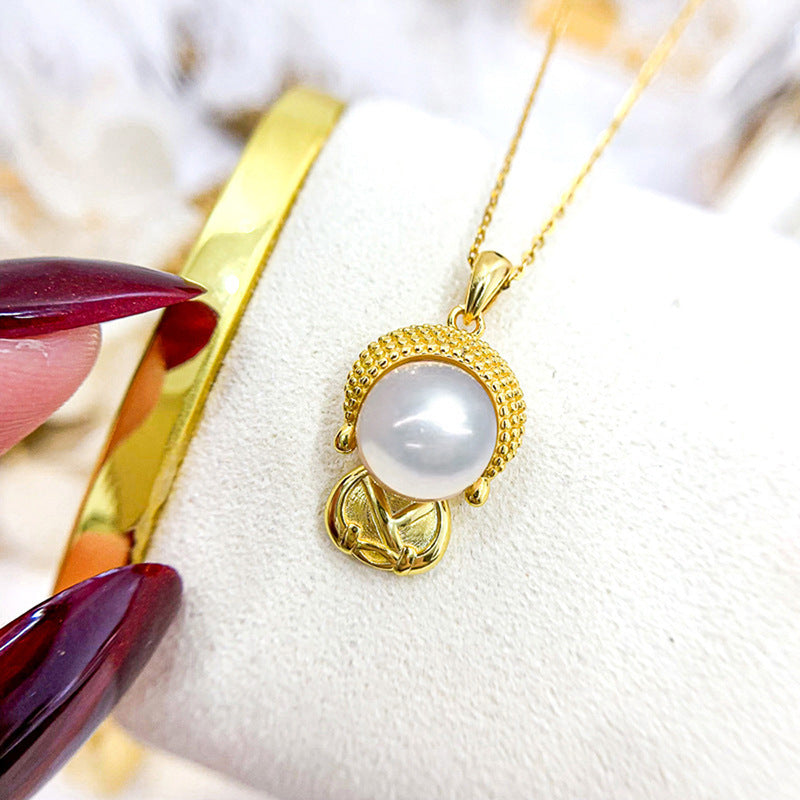 Classic Pearl Necklace with Timeless Appeal