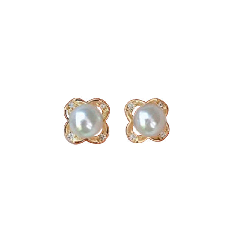 Classic Pearl Earring with Timeless Appeal