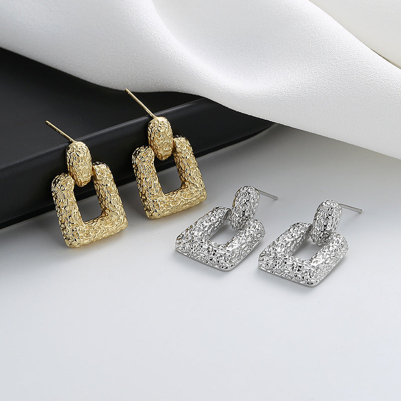 Elegant Gold Earring for Every Occasion