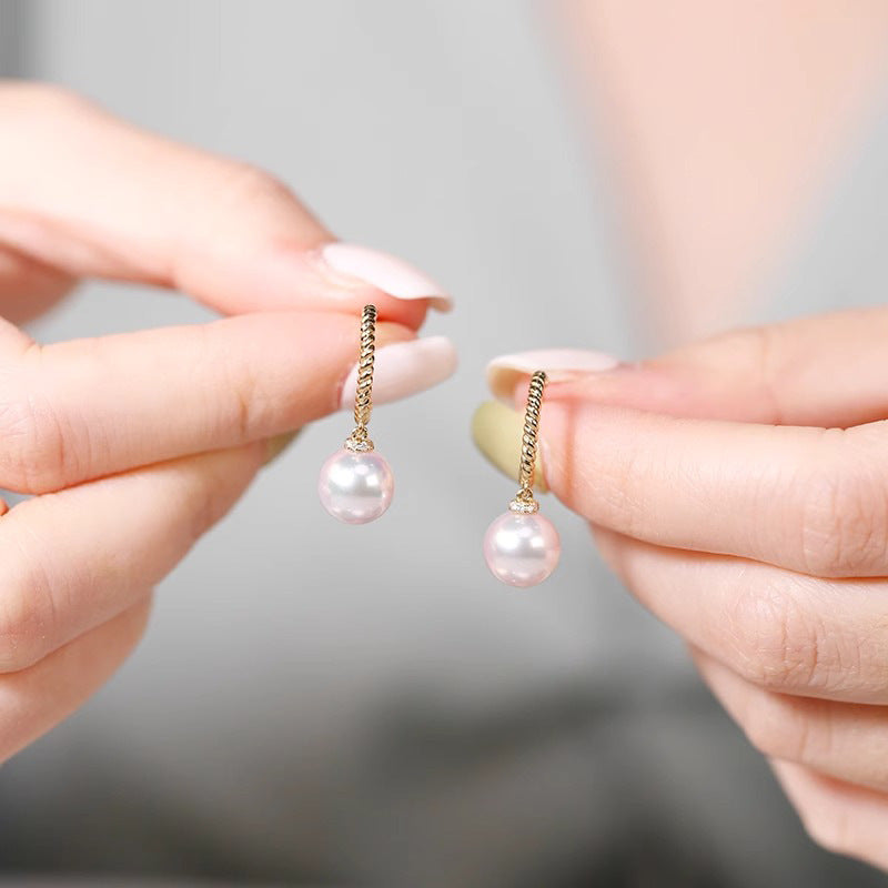 Classic Pearl Earring with Timeless Appeal