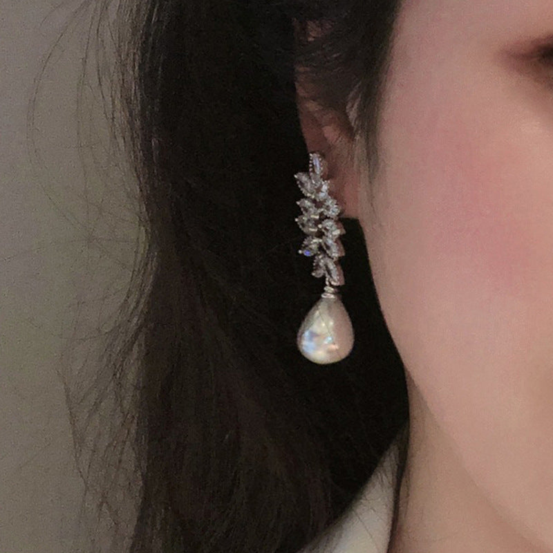 Beautiful Pearl Earring with Unique Style
