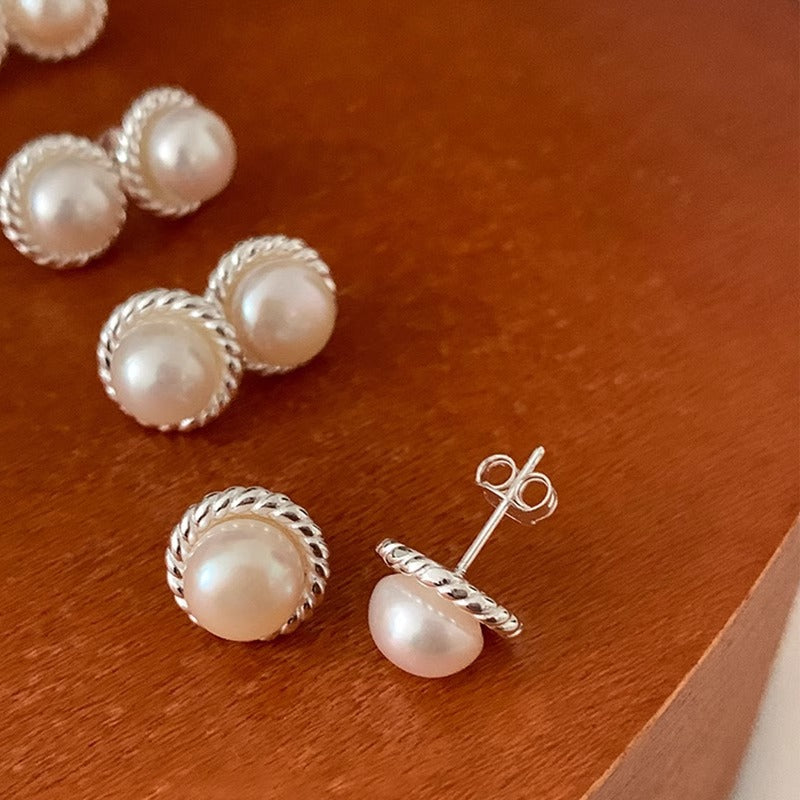 Charming Pearl Earring for Any Occasion