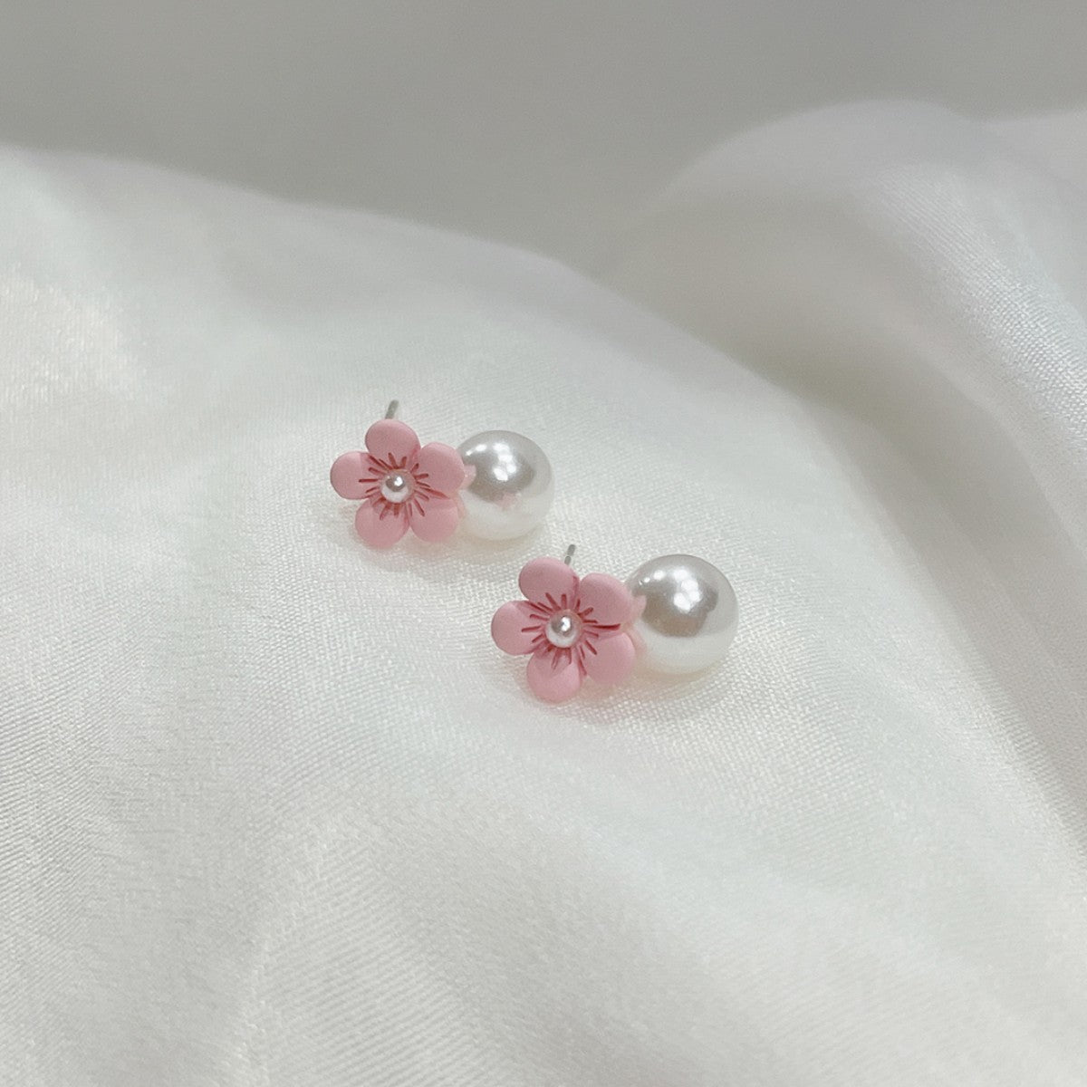 Charming Pearl Earring for Any Occasion