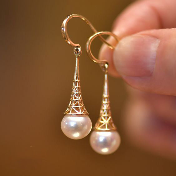 Classic Pearl Earring with Timeless Appeal