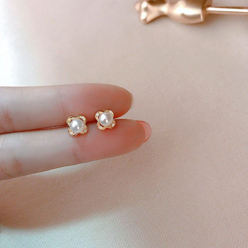 Classic Pearl Earring with Timeless Appeal