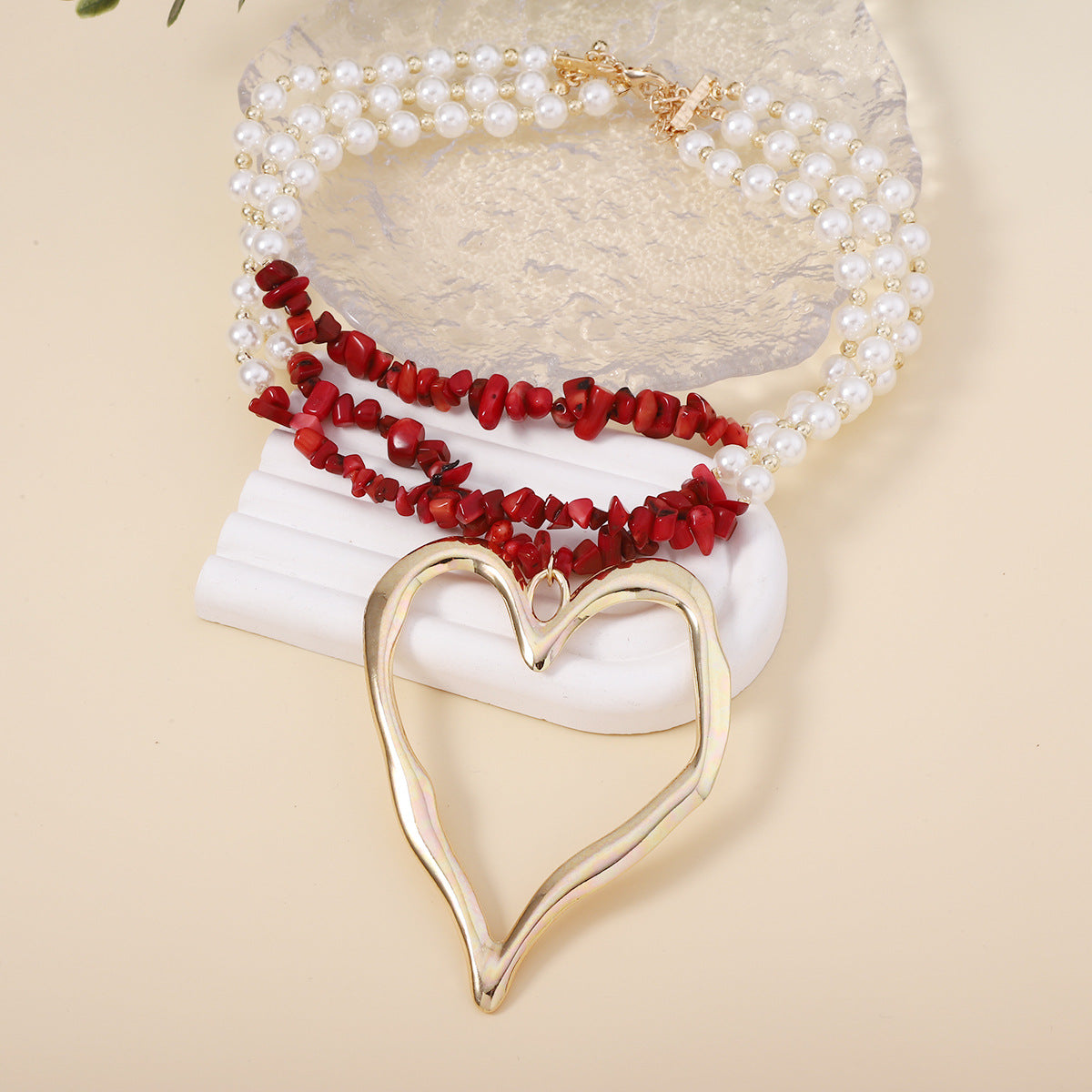 Beautiful Pearl Necklace with Unique Style