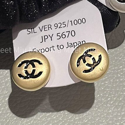 Classic Earring with Timeless Appeal