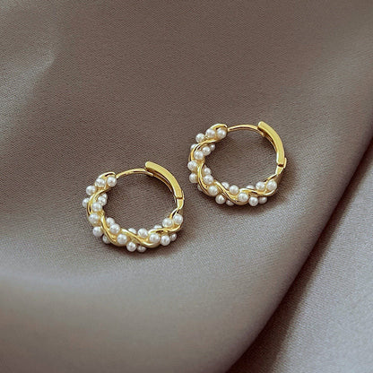 Romantic Pearl Earring for Special Moments
