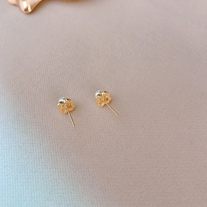Classic Pearl Earring with Timeless Appeal