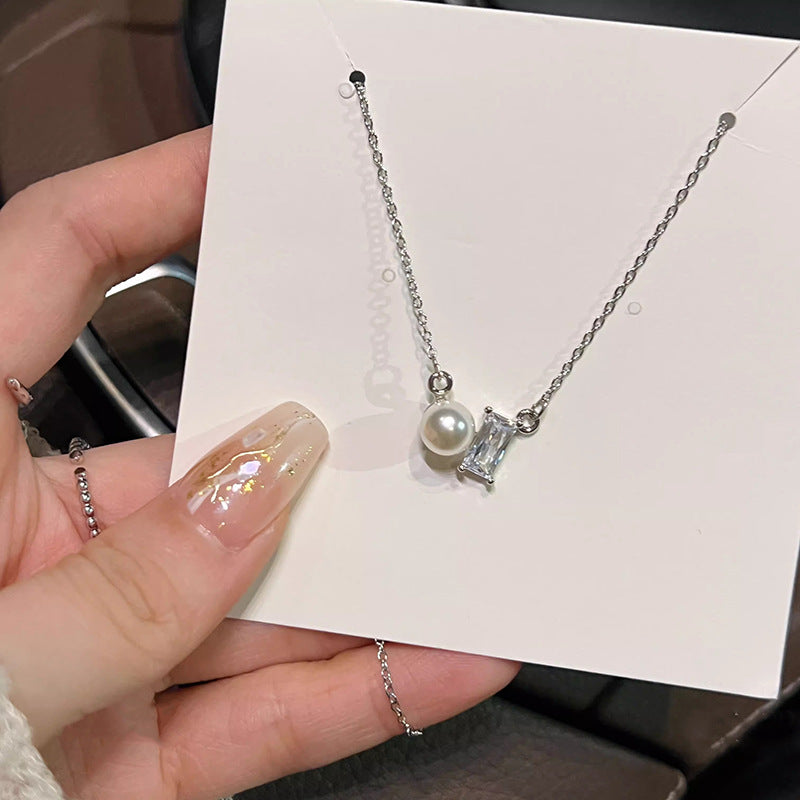Beautiful Pearl Necklace with Unique Style