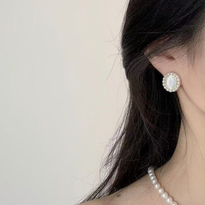 Charming Pearl Earring for Any Occasion