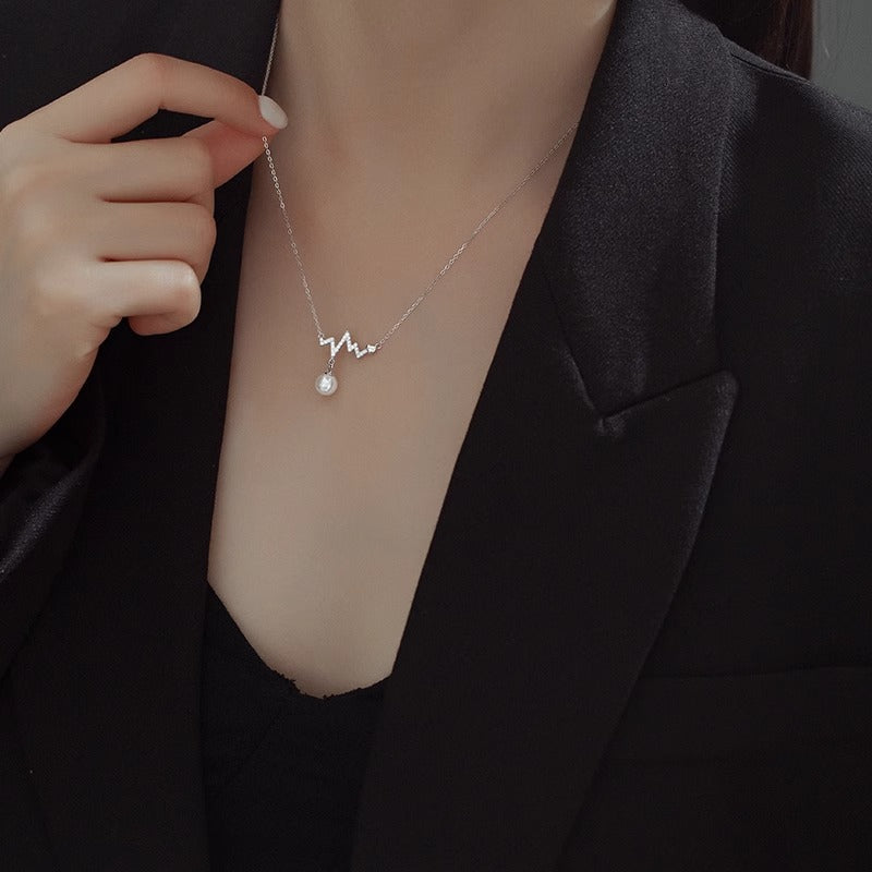 Classic Pearl Necklace with Timeless Appeal