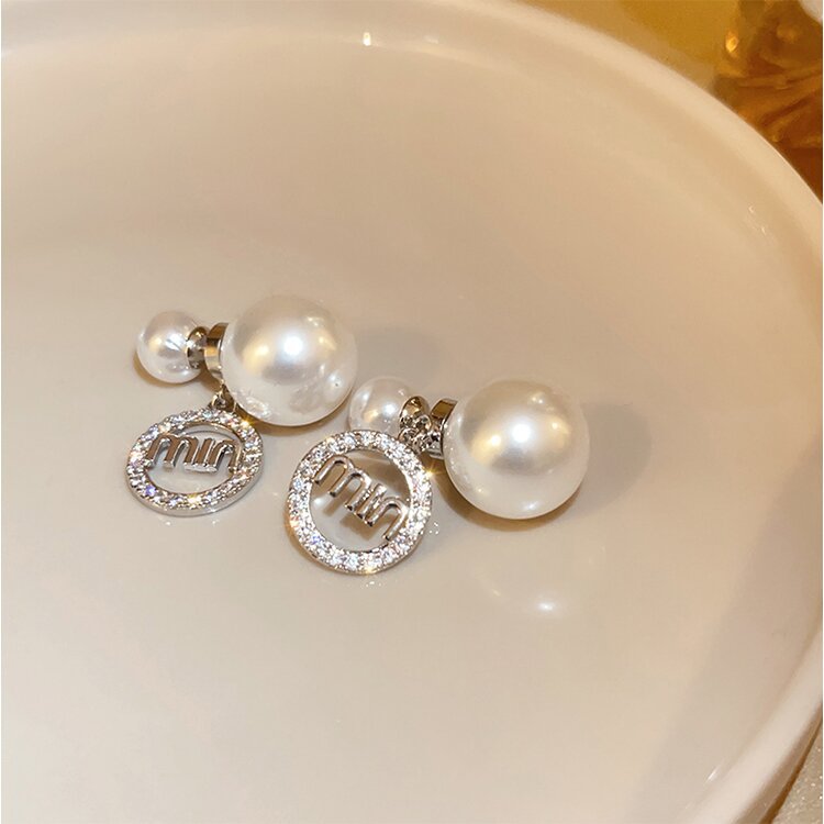 Charming Pearl Earring for Any Occasion