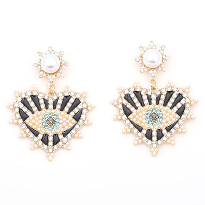 Classic Pearl Piece with Timeless Appeal