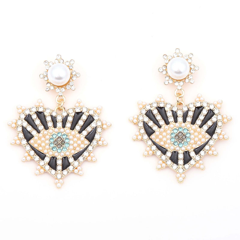 Classic Pearl Piece with Timeless Appeal