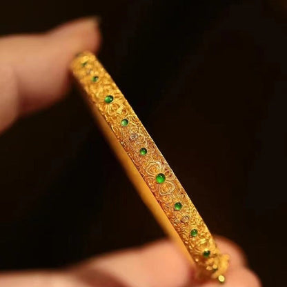 Romantic Gold Bracelet for Special Moments
