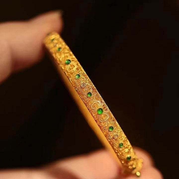 Romantic Gold Bracelet for Special Moments