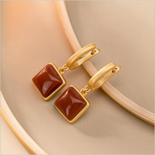 Classic Gold Earring with Timeless Appeal