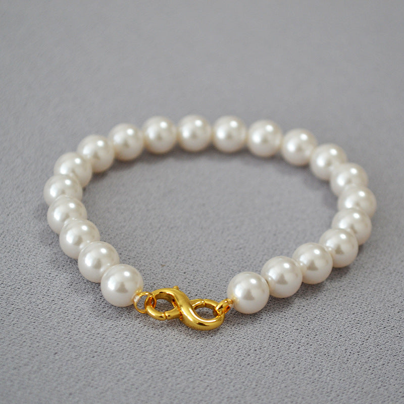 Classic Pearl Necklace with Timeless Appeal