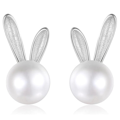 Classic Pearl Necklace with Timeless Appeal