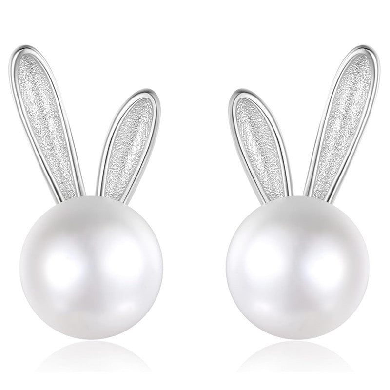 Classic Pearl Necklace with Timeless Appeal