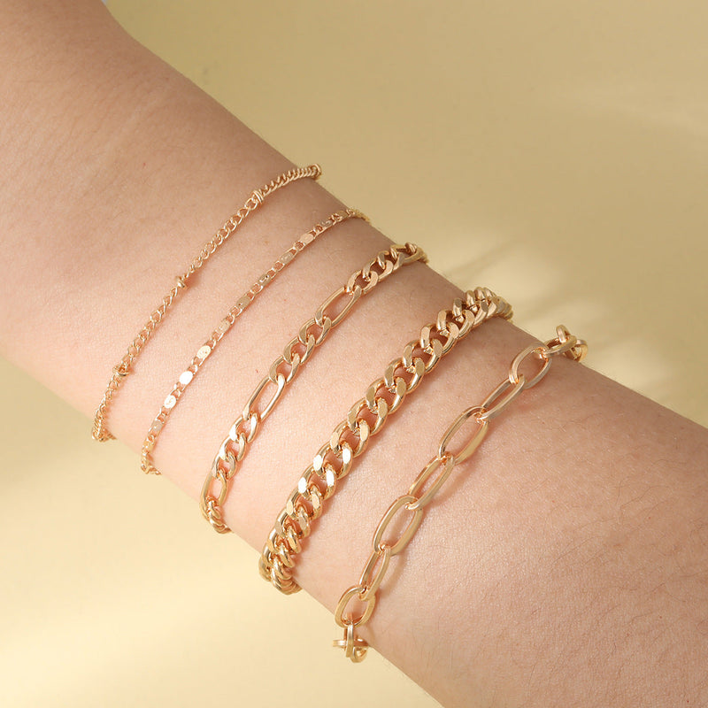 Romantic Gold Bracelet for Special Moments