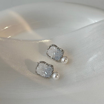 Beautiful Pearl Earring with Unique Style