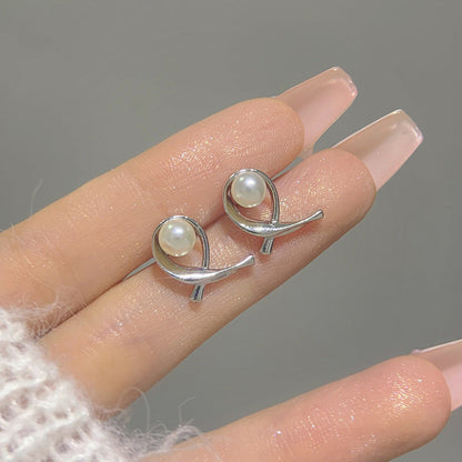 Classic Pearl Earring with Timeless Appeal